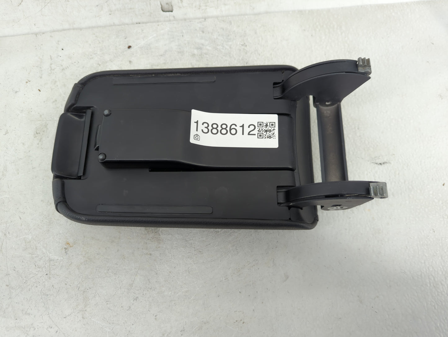 2015 Volkswagen Jetta Center Console Armrest Cover Lid Fits OEM Used Auto Parts - Oemusedautoparts1.com