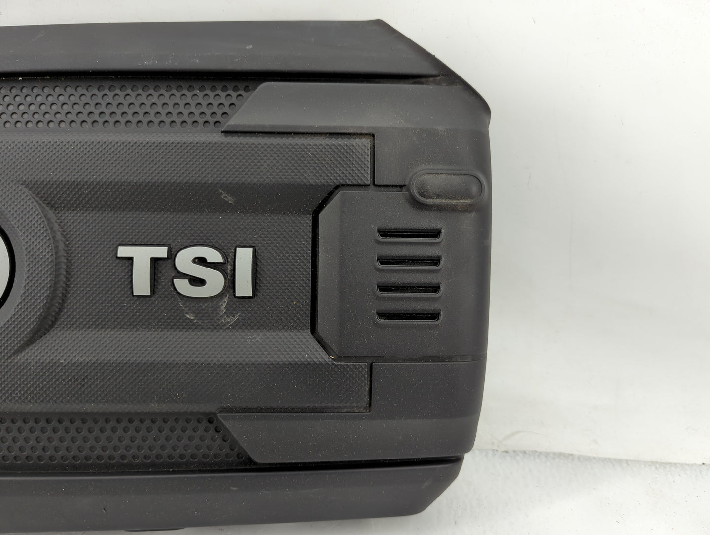 2015 Volkswagen Jetta Engine Cover - Oemusedautoparts1.com