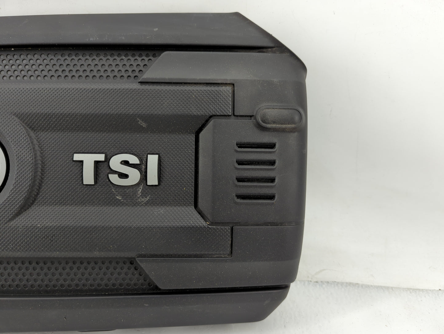 2015 Volkswagen Jetta Engine Cover - Oemusedautoparts1.com
