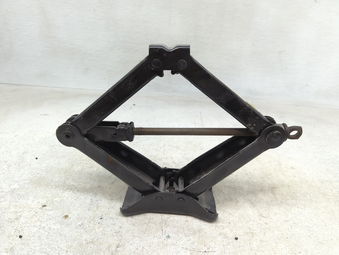 2015 Volkswagen Jetta Spare Scissor Car Jack 1390223 - Oemusedautoparts1.com