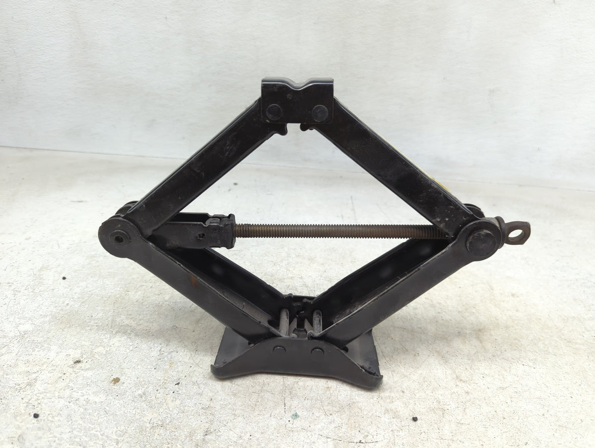 2015 Volkswagen Jetta Spare Scissor Car Jack 1390223 - Oemusedautoparts1.com