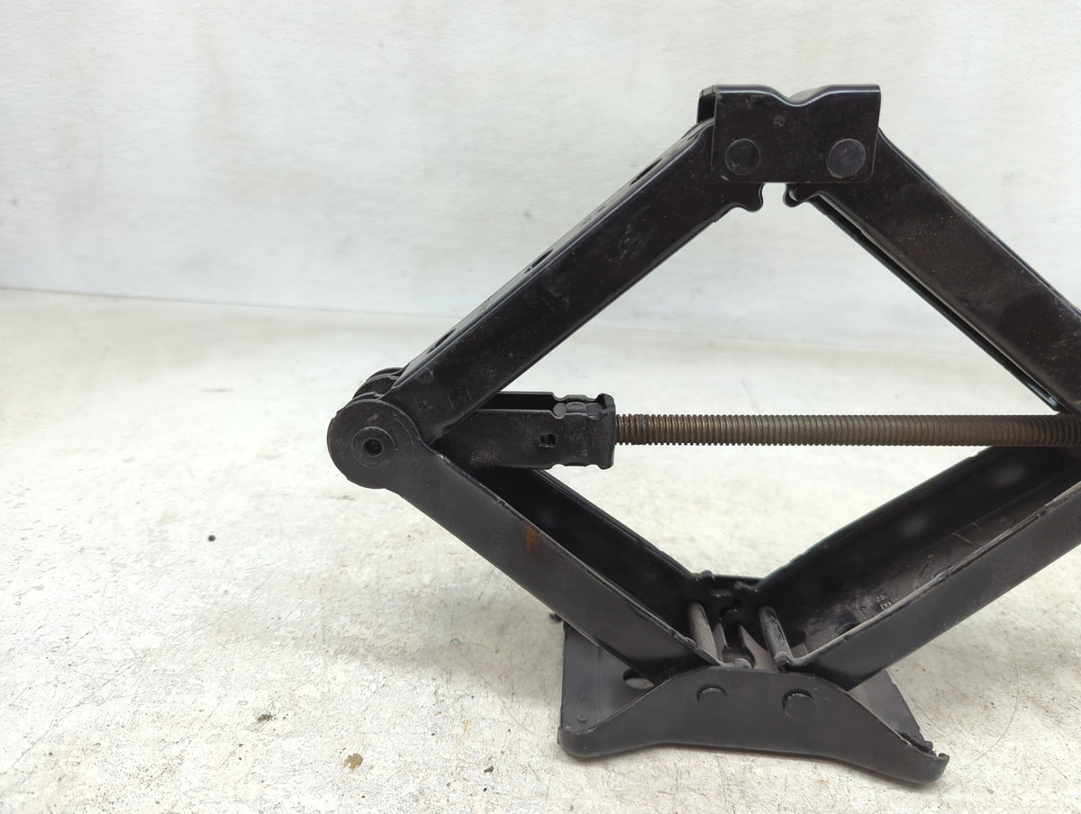 2015 Volkswagen Jetta Spare Scissor Car Jack 1390223 - Oemusedautoparts1.com