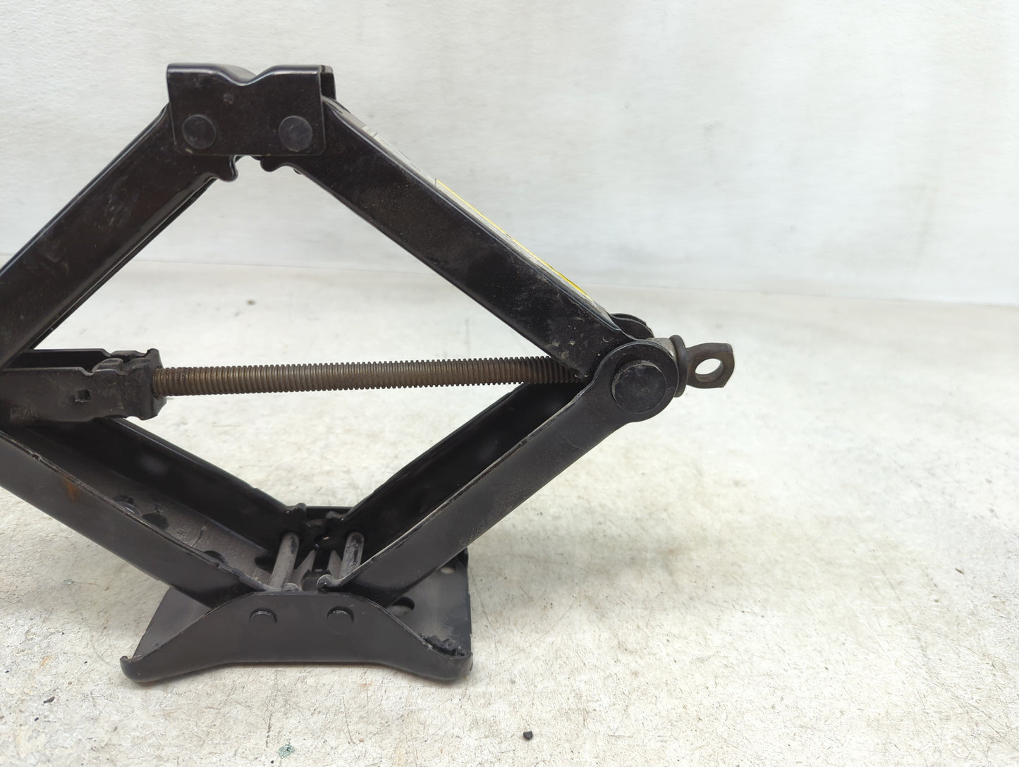 2015 Volkswagen Jetta Spare Scissor Car Jack 1390223 - Oemusedautoparts1.com