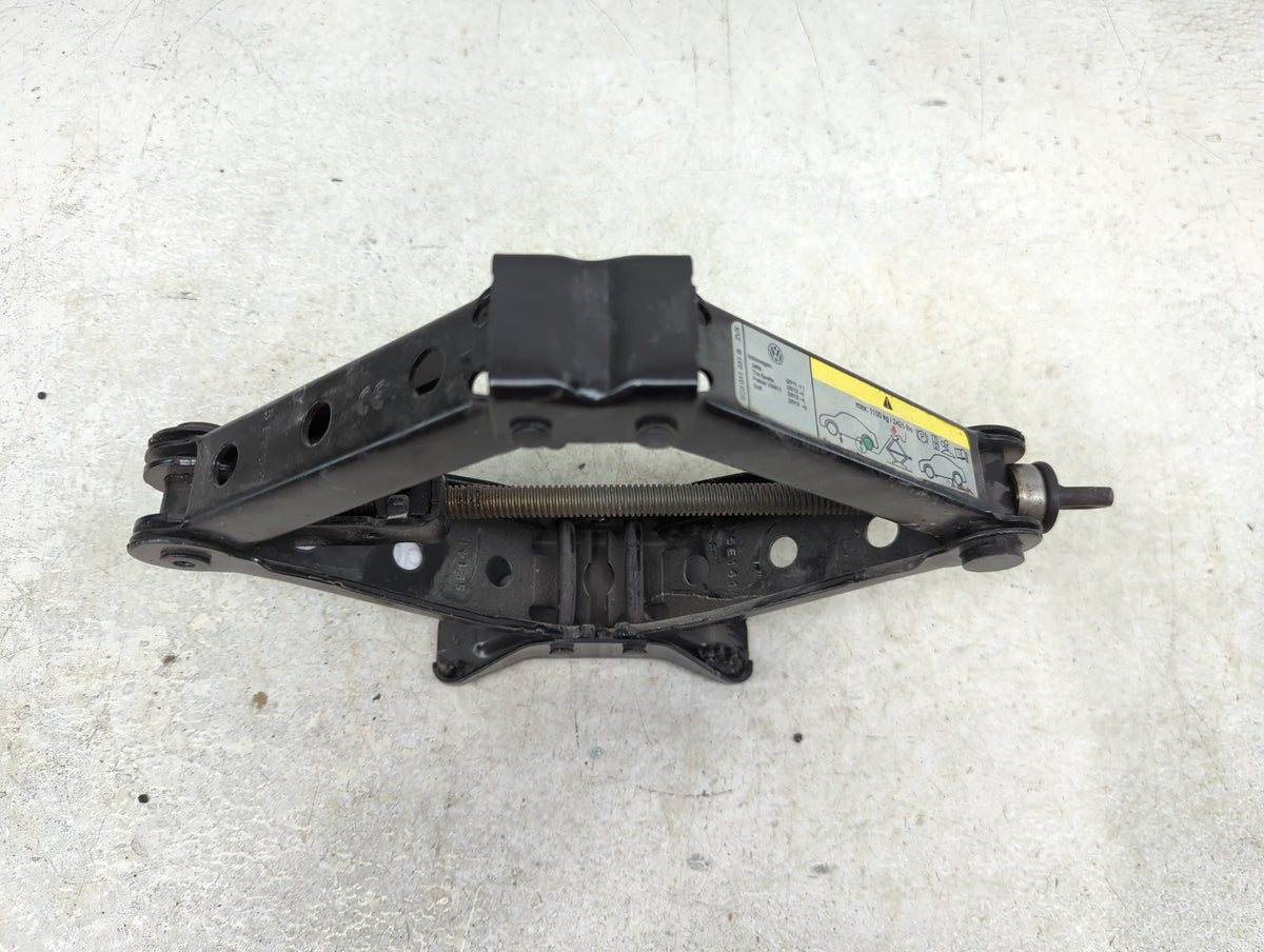 2015 Volkswagen Jetta Spare Scissor Car Jack 1390223 - Oemusedautoparts1.com