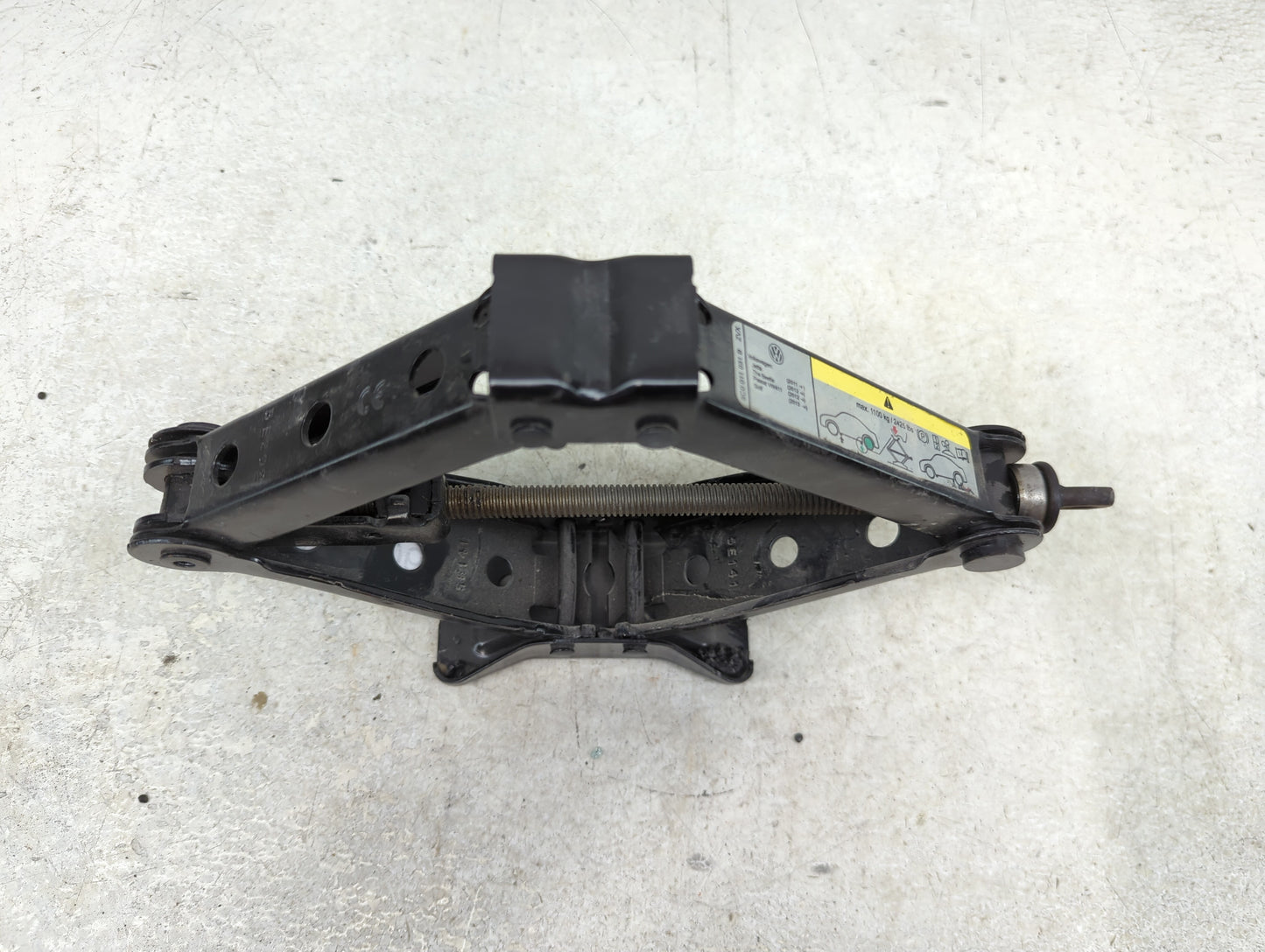 2015 Volkswagen Jetta Spare Scissor Car Jack - Oemusedautoparts1.com