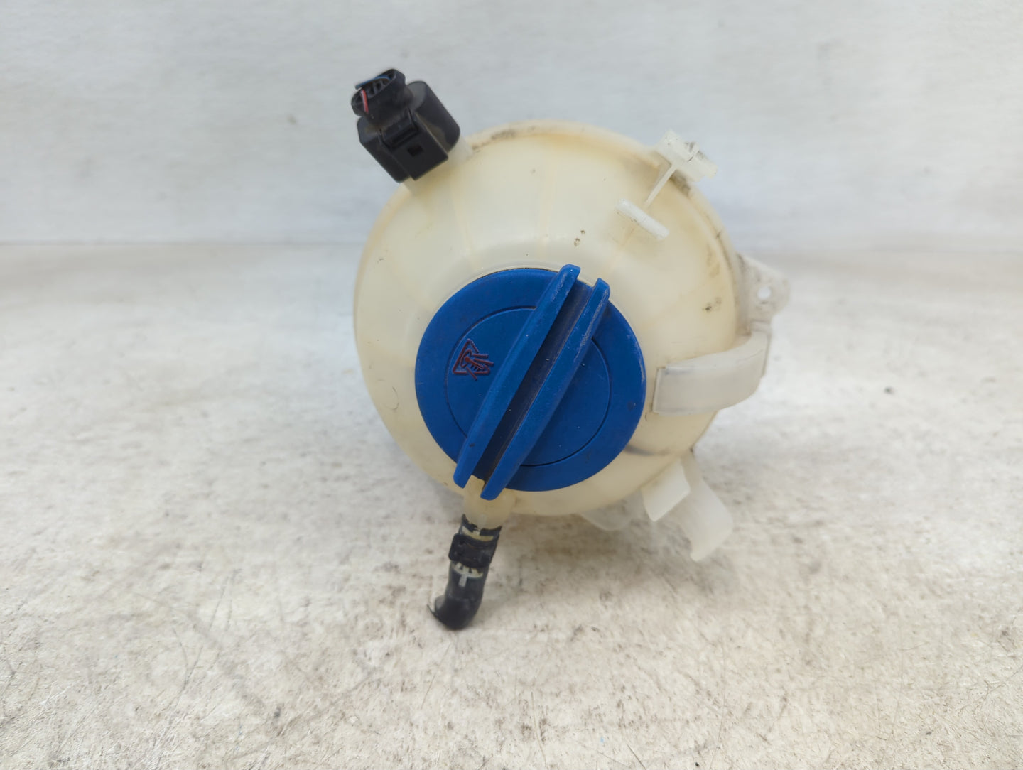 2005 Volkswagen Jetta Radiator Coolant Overflow Expansion Tank Bottle - Oemusedautoparts1.com