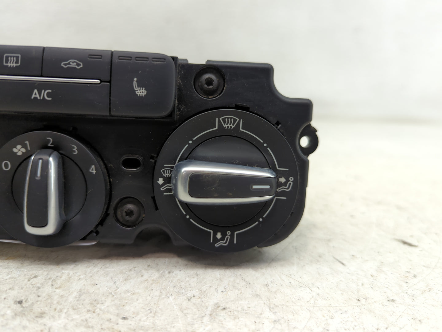 2015-2018 Volkswagen Jetta Climate Control Module Temperature AC/Heater Replacement P/N:90151-907 Fits Fits 2015 2016 2017 2