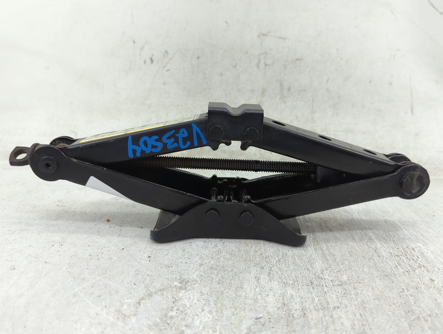 2015 Volkswagen Jetta Spare Scissor Car Jack - Oemusedautoparts1.com