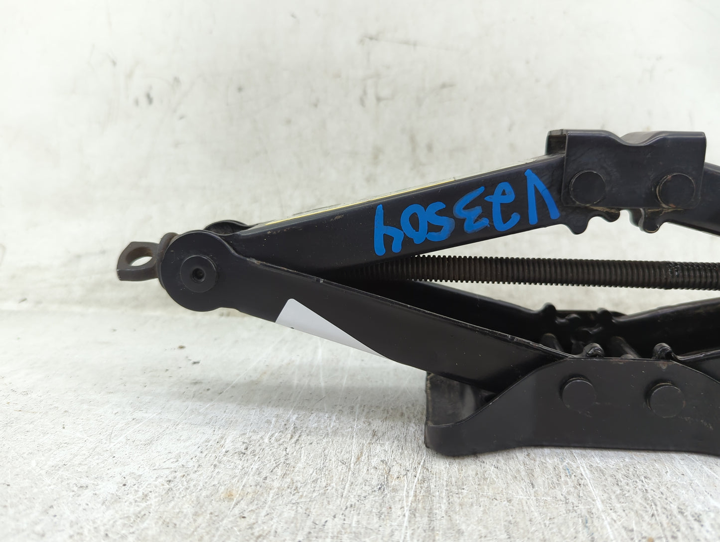 2015 Volkswagen Jetta Spare Scissor Car Jack - Oemusedautoparts1.com