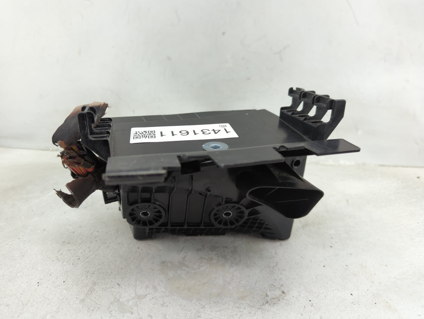2015-2018 Volkswagen Jetta Fusebox Fuse Box Panel Relay Module Fits Fits 2015 2016 2017 2018 OEM Used Auto Parts - Oemusedau