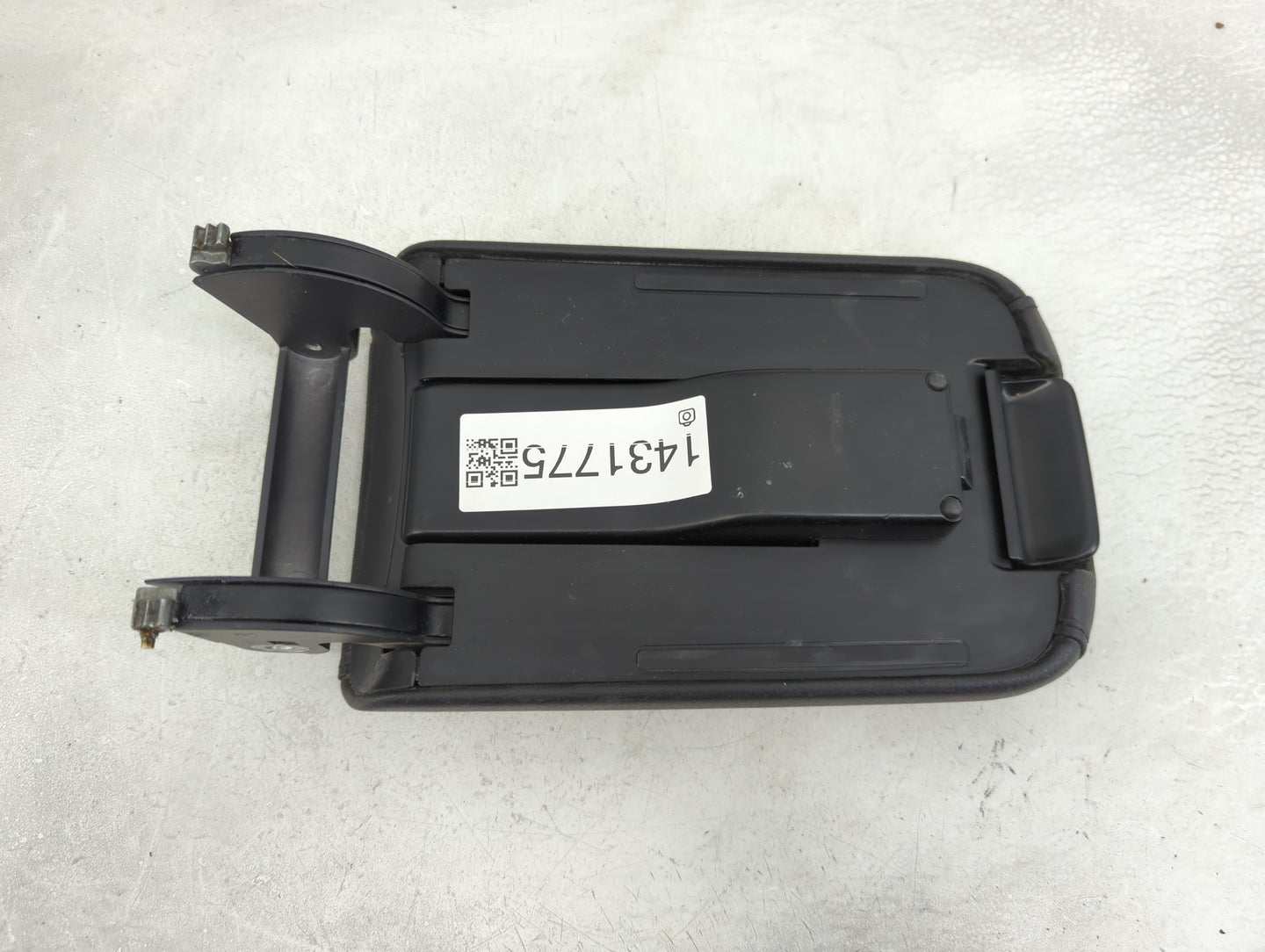 2015 Volkswagen Jetta Center Console Armrest Cover Lid Fits OEM Used Auto Parts - Oemusedautoparts1.com