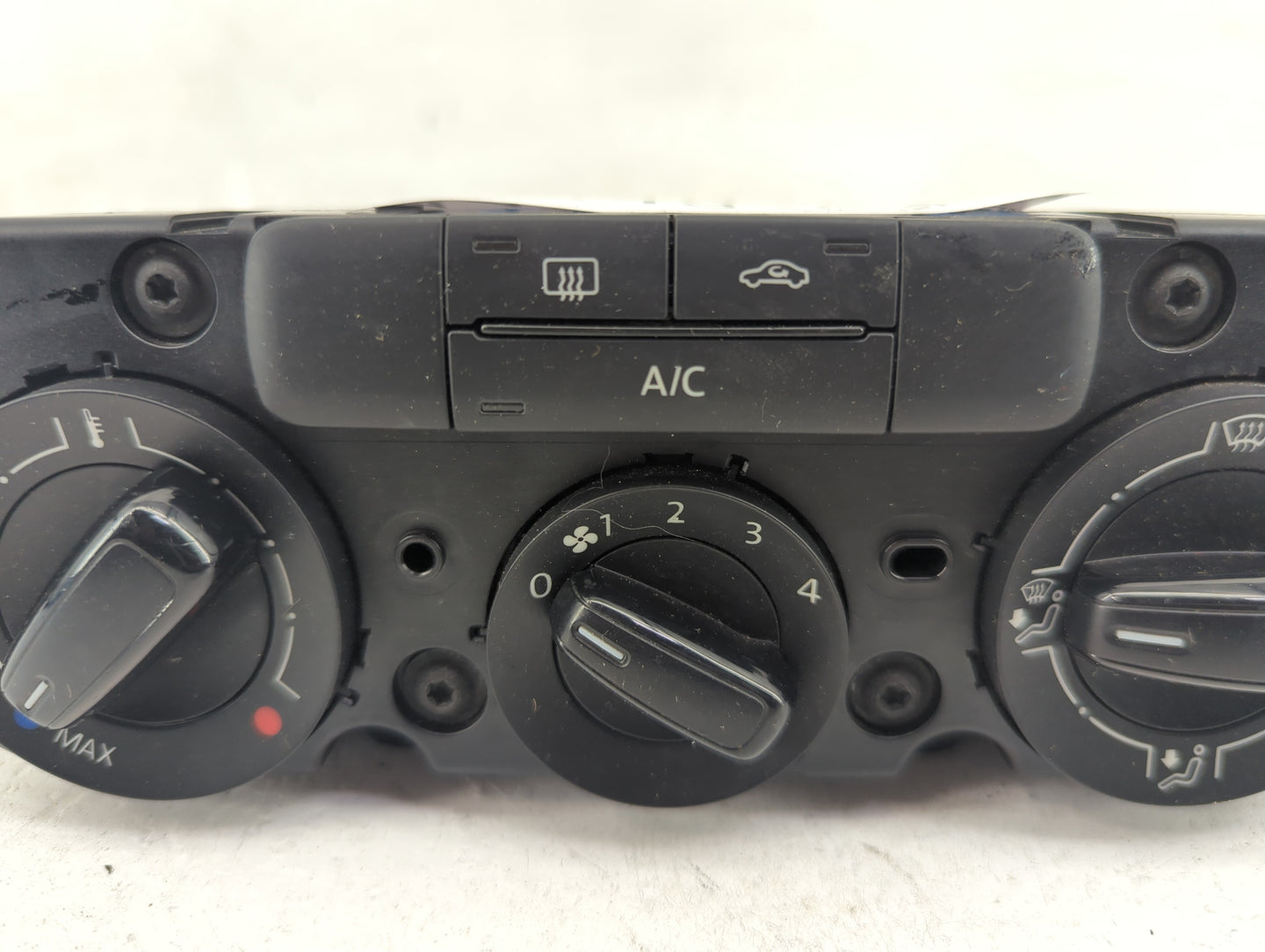 2015 Volkswagen Jetta Climate Control Module Temperature AC/Heater Replacement P/N:90151-903/0003 Fits OEM Used Auto Parts -