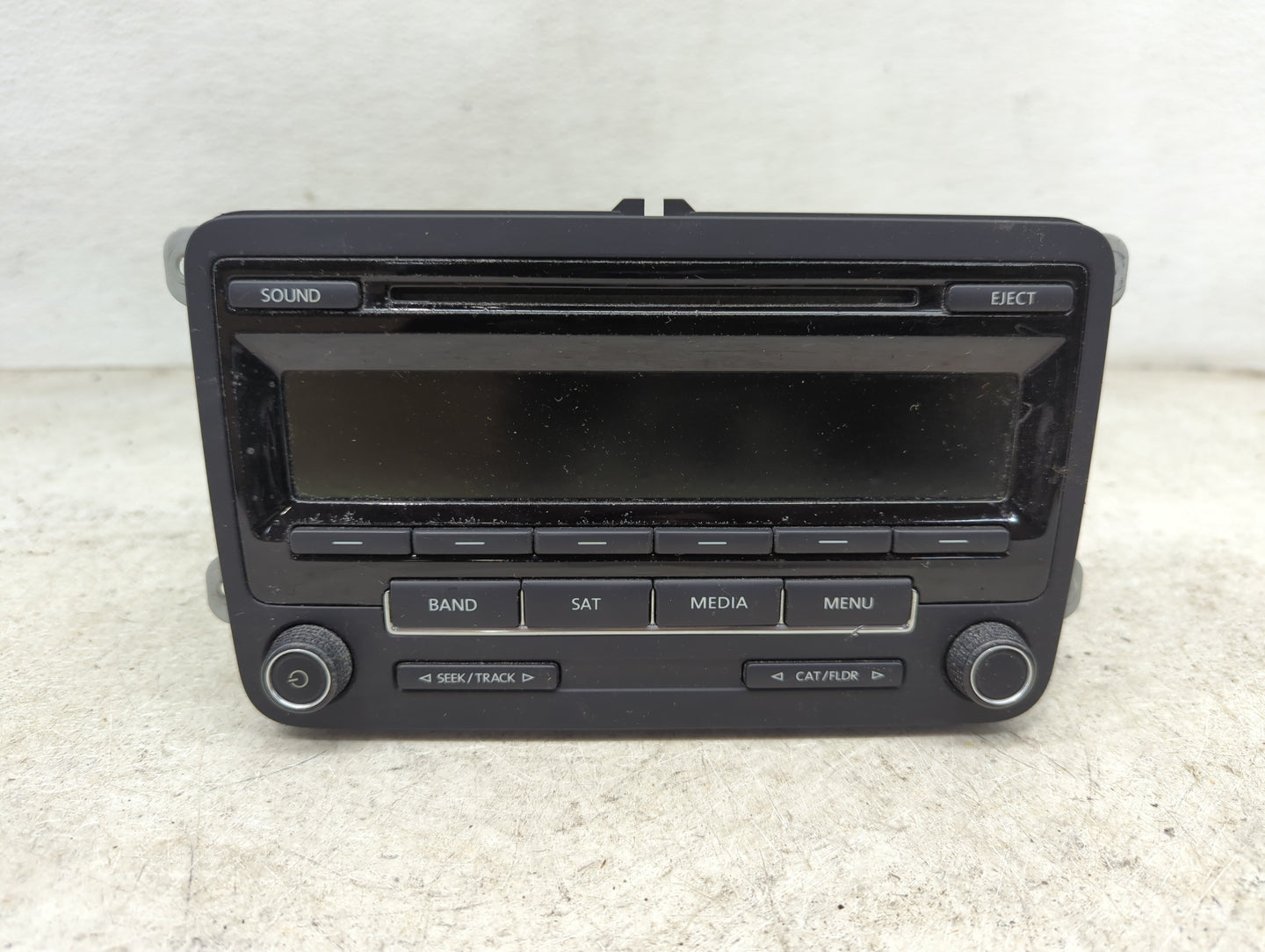 2012-2017 Volkswagen Jetta Radio AM FM Cd Player Receiver Replacement P/N:1K0035164J 28438047 Fits OEM Used Auto Parts - Oem