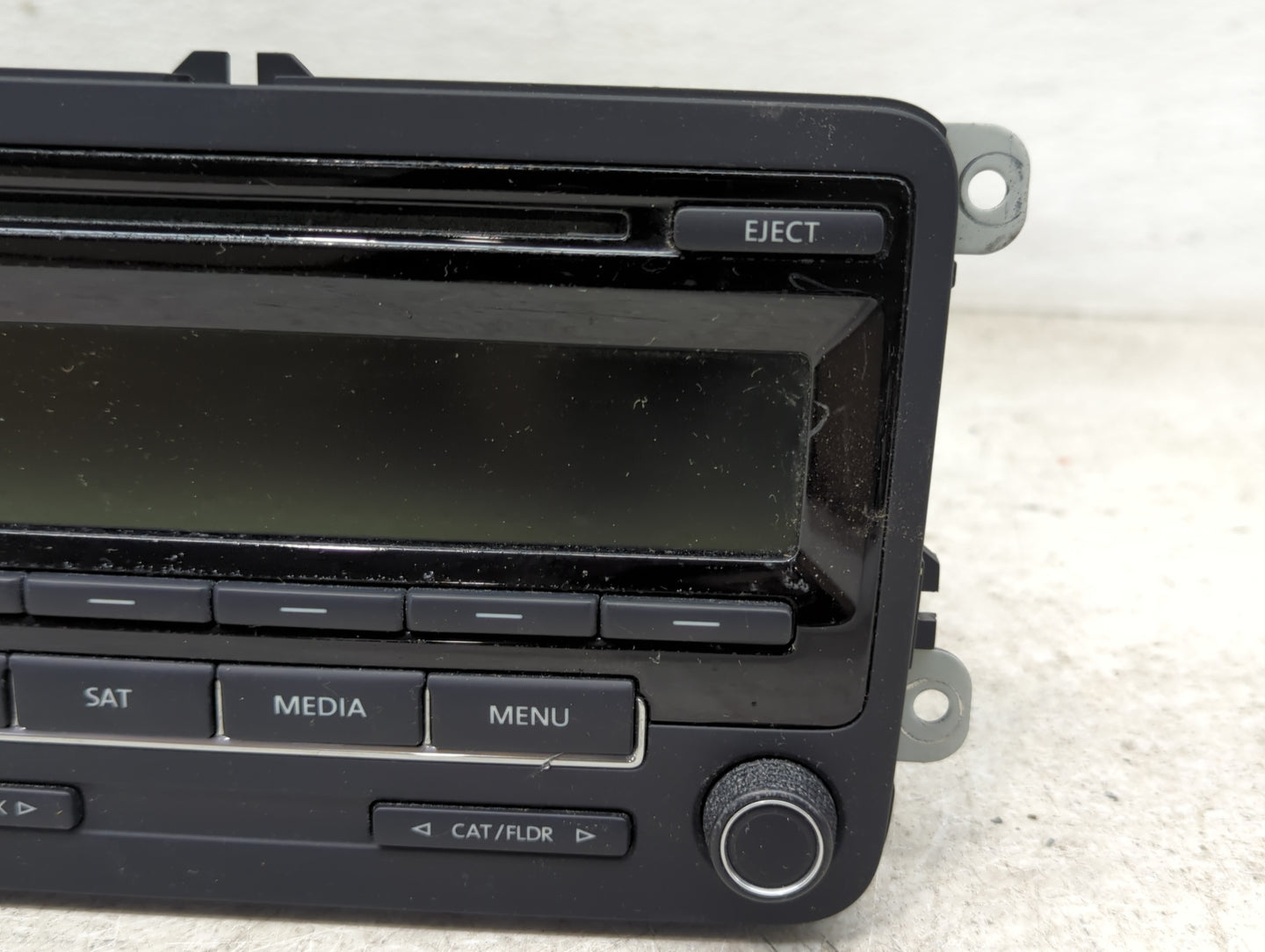 2012-2017 Volkswagen Jetta Radio AM FM Cd Player Receiver Replacement P/N:1K0035164J 28438047 Fits OEM Used Auto Parts - Oem
