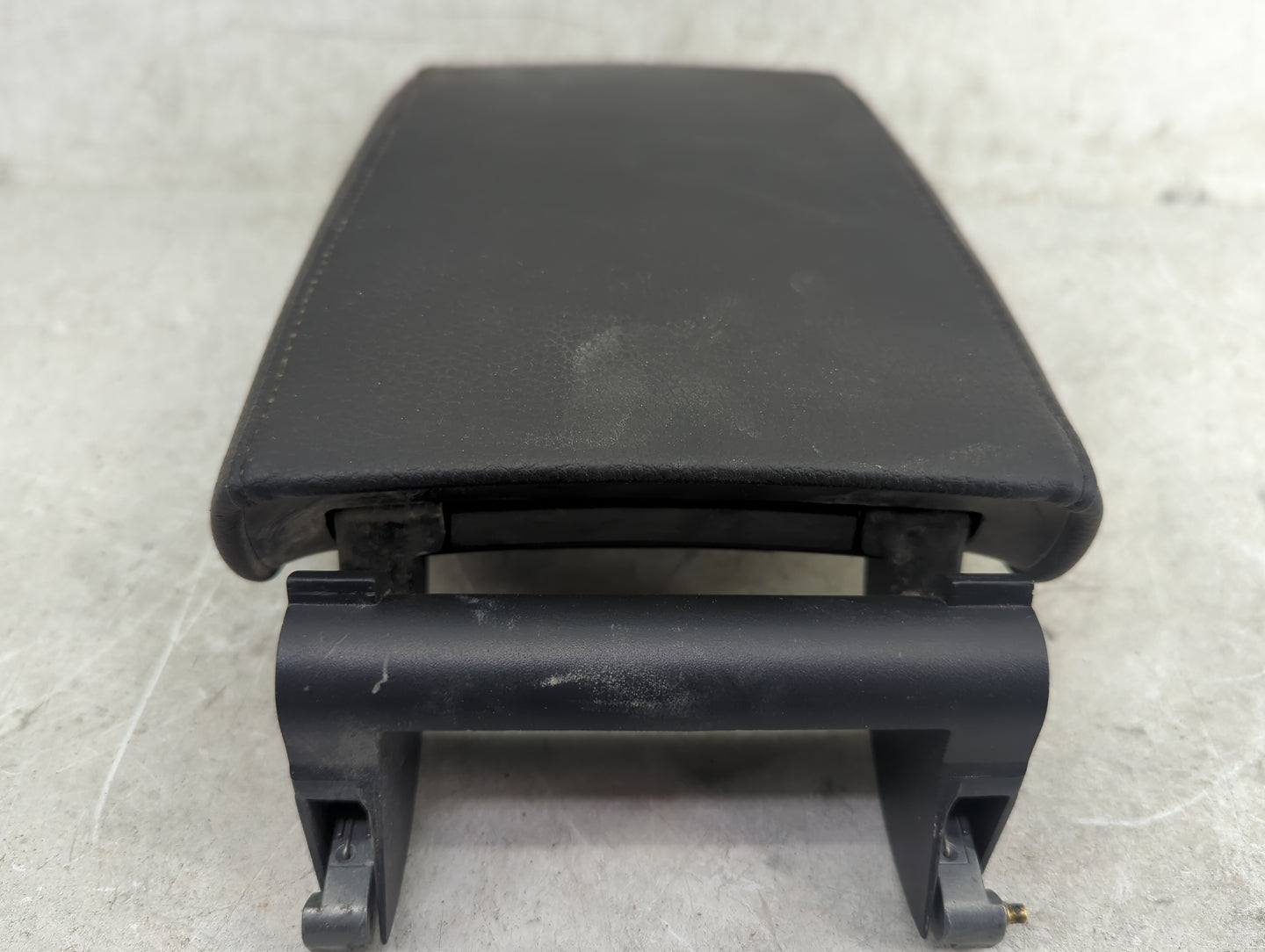 2015 Volkswagen Jetta Center Console Armrest Cover Lid Fits OEM Used Auto Parts - Oemusedautoparts1.com