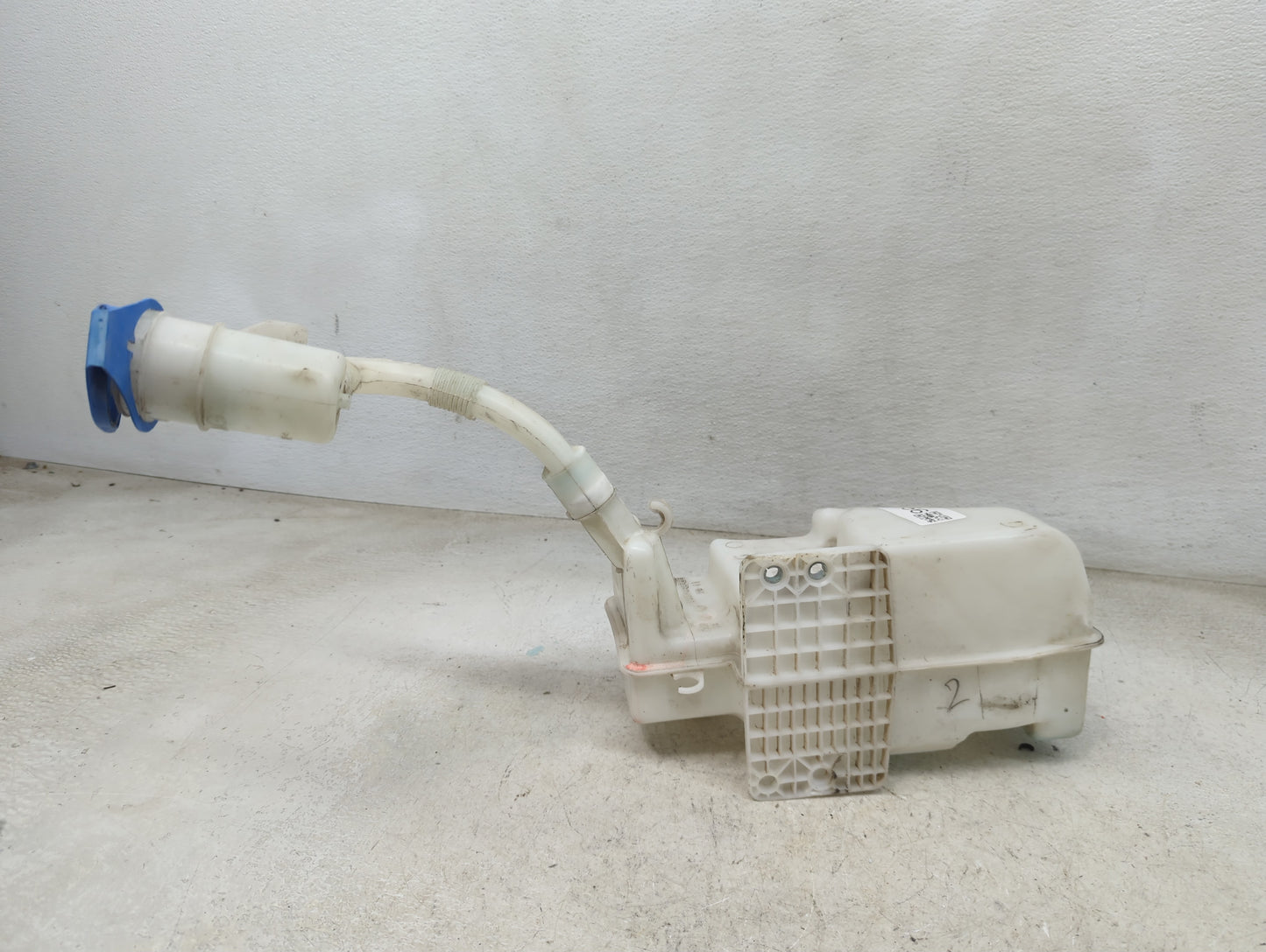 2011-2018 Volkswagen Jetta Windshield Washer Fluid Reservoir Bottle Oem 1465756 - Oemusedautoparts1.com