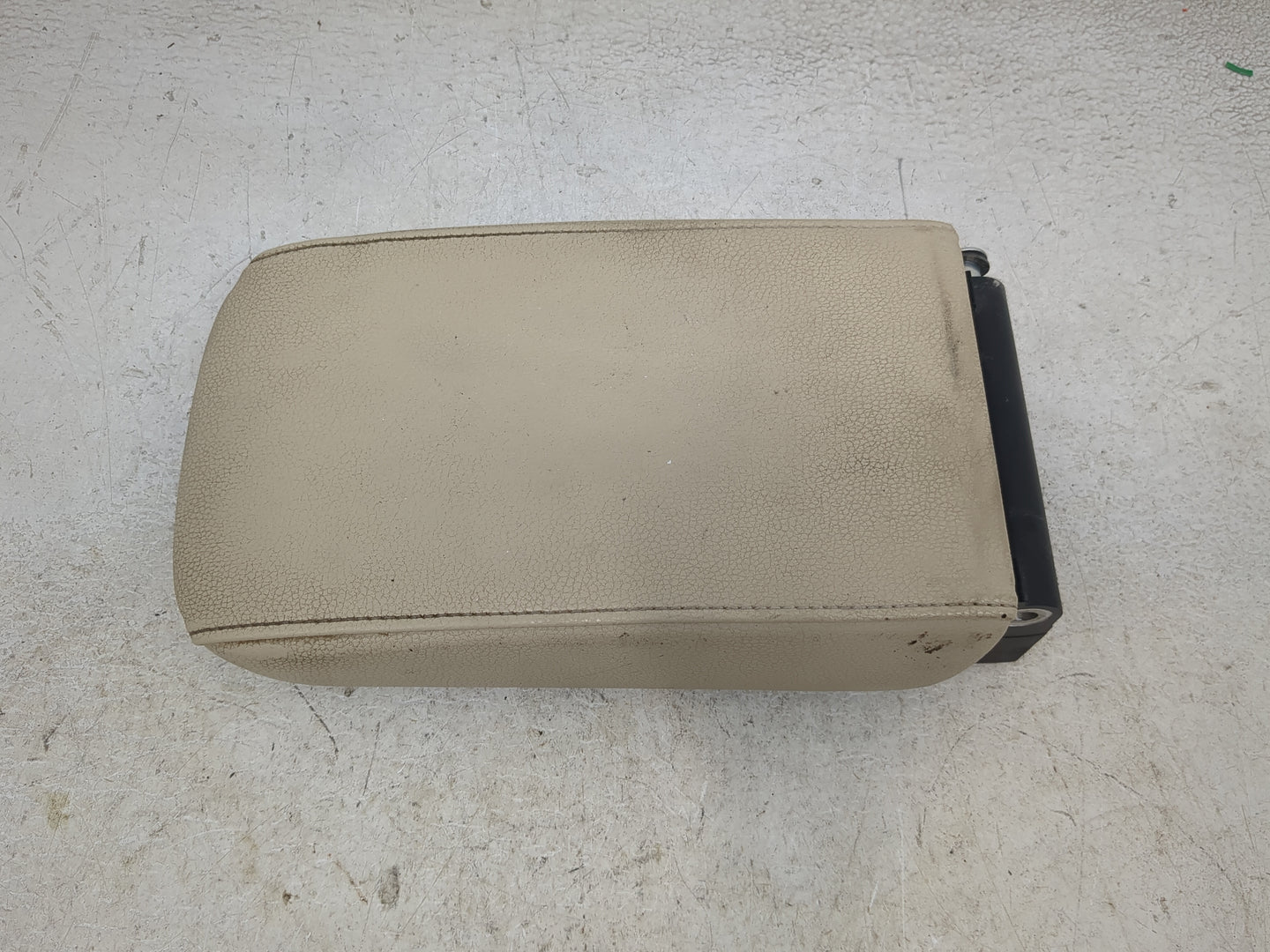 2015 Volkswagen Jetta Center Console Armrest Cover Lid Fits OEM Used Auto Parts - Oemusedautoparts1.com