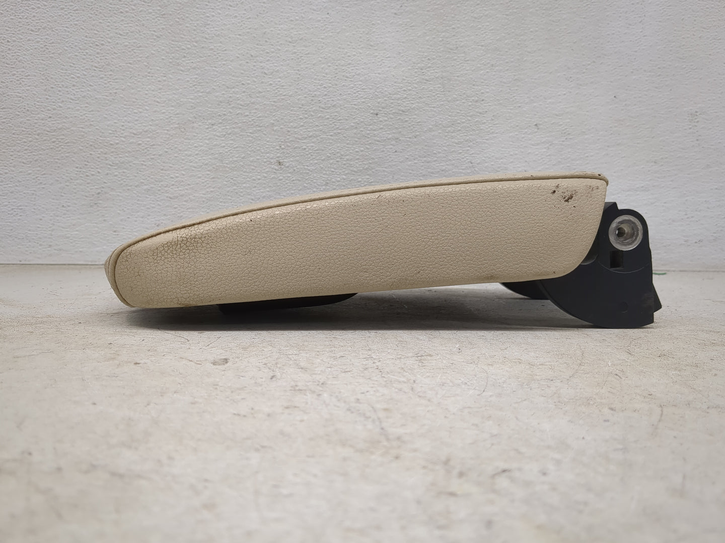 2015 Volkswagen Jetta Center Console Armrest Cover Lid Fits OEM Used Auto Parts - Oemusedautoparts1.com