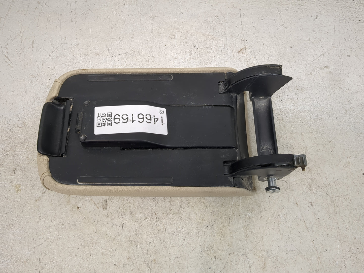 2015 Volkswagen Jetta Center Console Armrest Cover Lid Fits OEM Used Auto Parts - Oemusedautoparts1.com