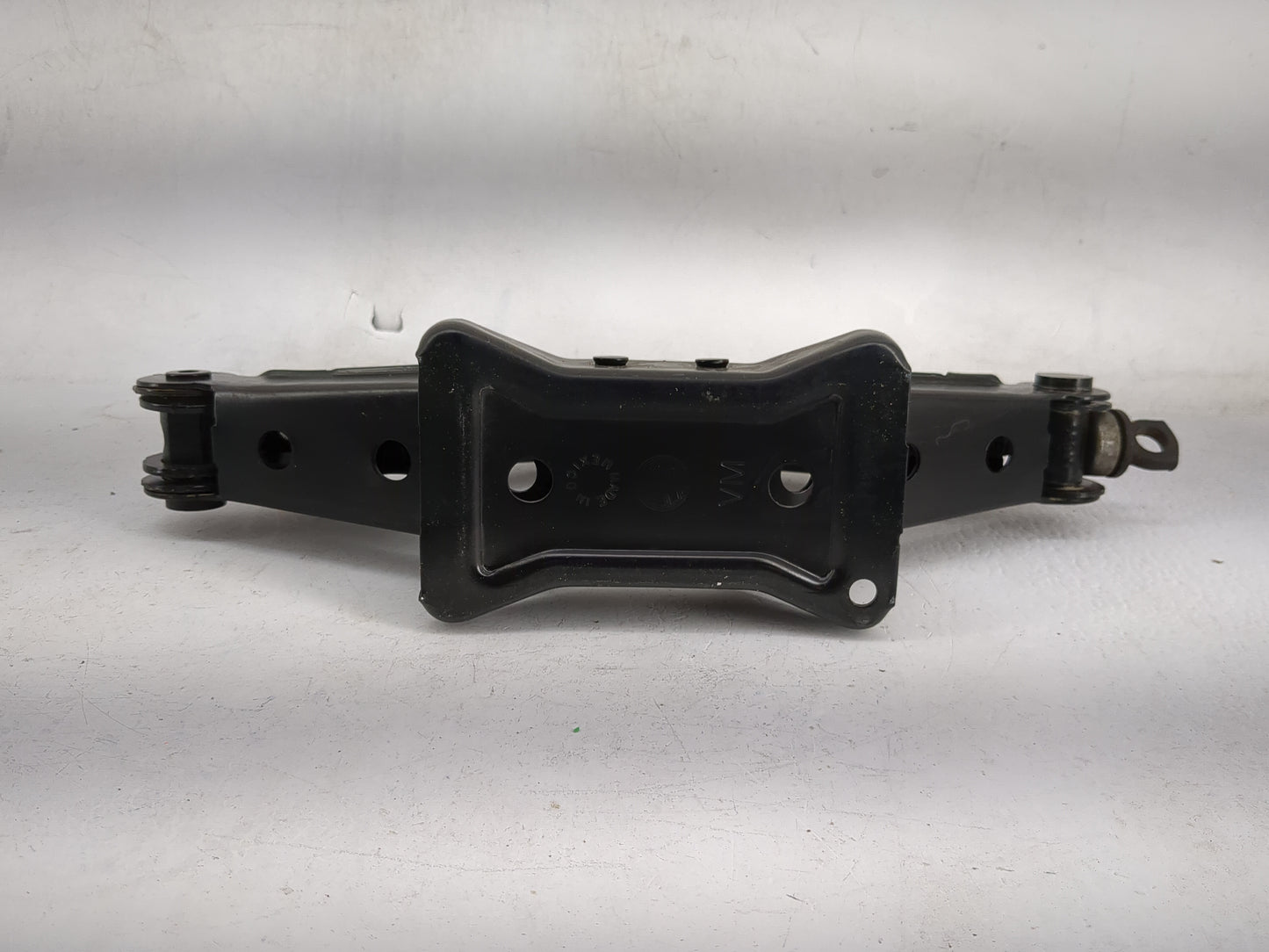 2015 Volkswagen Jetta Spare Scissor Car Jack 1479961 - Oemusedautoparts1.com
