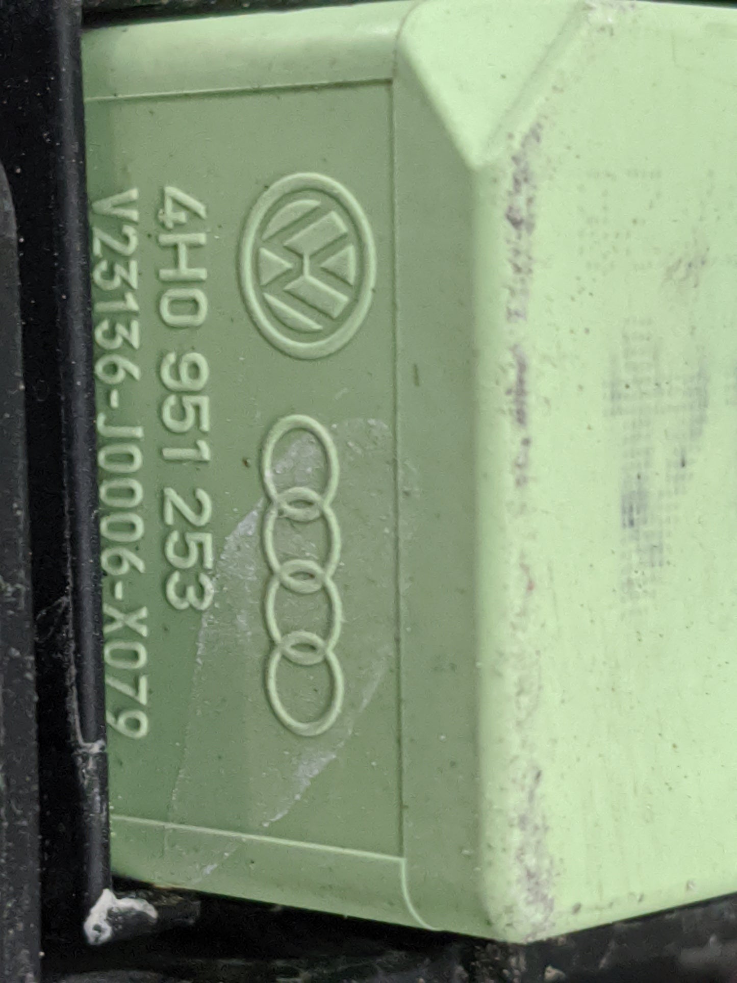 2015-2018 Volkswagen Jetta Fusebox Fuse Box Panel Relay Module P/N:4H0951253 Fits Fits 2015 2016 2017 2018 OEM Used Auto Par