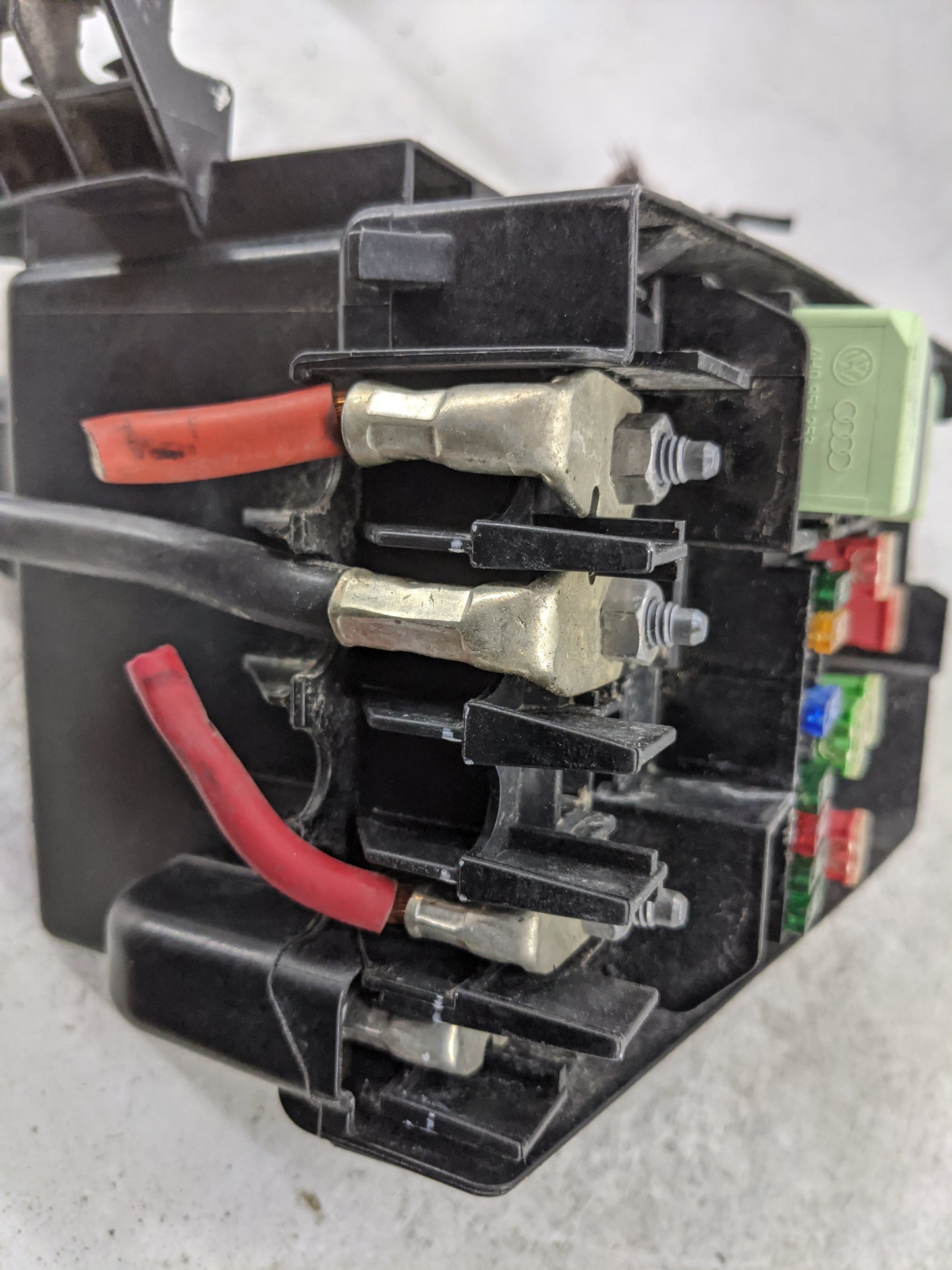 2015-2018 Volkswagen Jetta Fusebox Fuse Box Panel Relay Module P/N:4H0951253 Fits Fits 2015 2016 2017 2018 OEM Used Auto Par