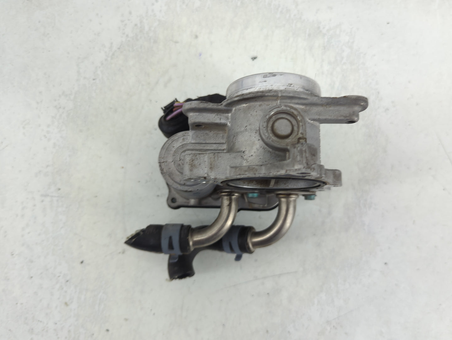 2015-2016 Volkswagen Jetta Throttle Body P/N:04L 128 063 P A2C84315500, 04L 128 059 K Fits Fits 2015 2016 OEM Used Auto Part