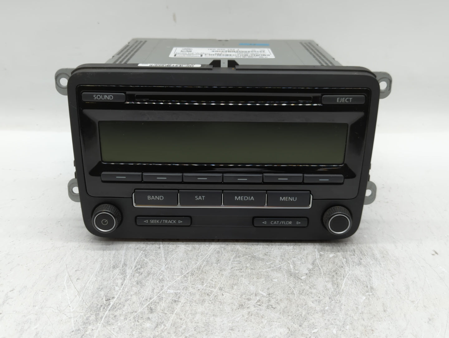 2015-2017 Volkswagen Jetta Am Fm Cd Player Radio Receiver - Oemusedautoparts1.com