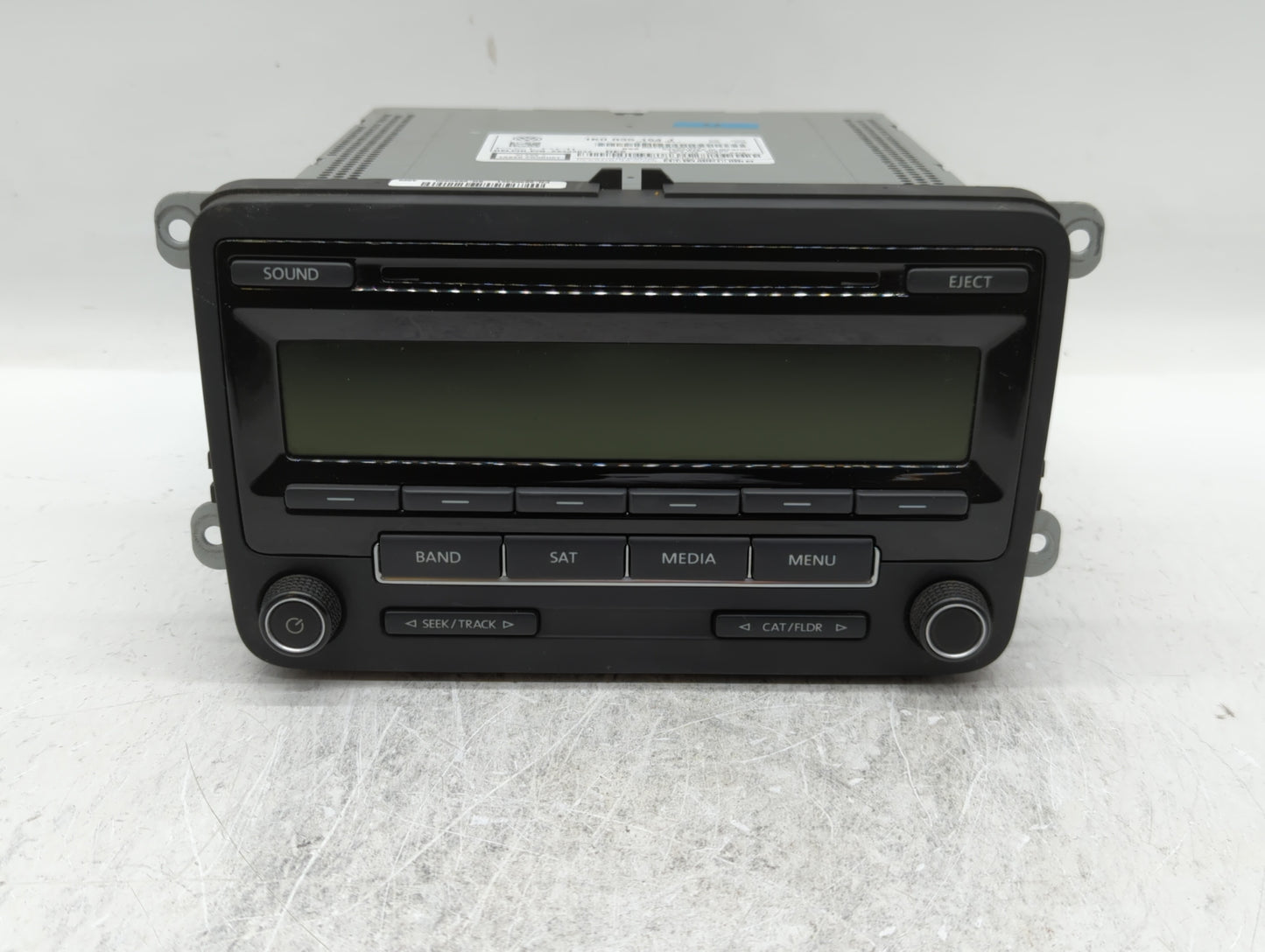 2015-2017 Volkswagen Jetta Am Fm Cd Player Radio Receiver - Oemusedautoparts1.com