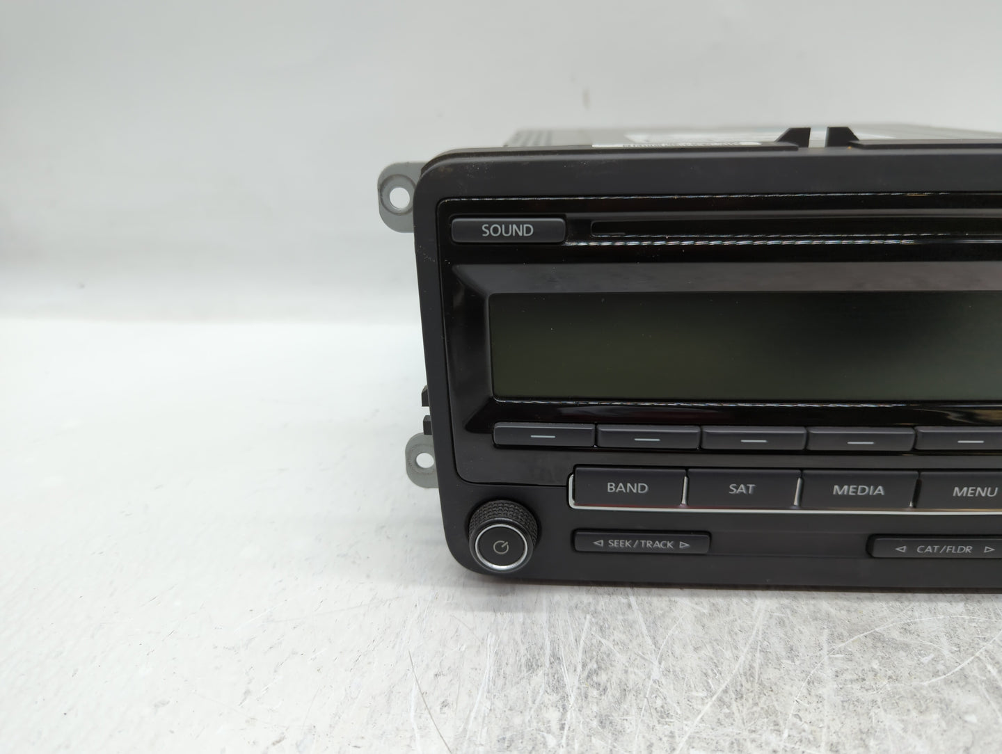 2015-2017 Volkswagen Jetta Am Fm Cd Player Radio Receiver - Oemusedautoparts1.com