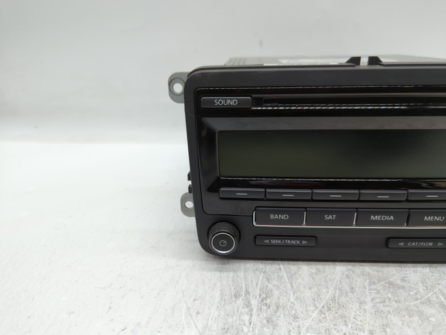 2015-2017 Volkswagen Jetta Am Fm Cd Player Radio Receiver - Oemusedautoparts1.com