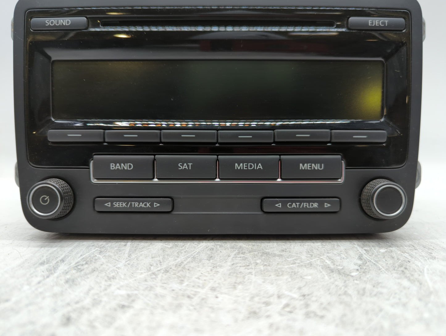 2015-2017 Volkswagen Jetta Am Fm Cd Player Radio Receiver - Oemusedautoparts1.com
