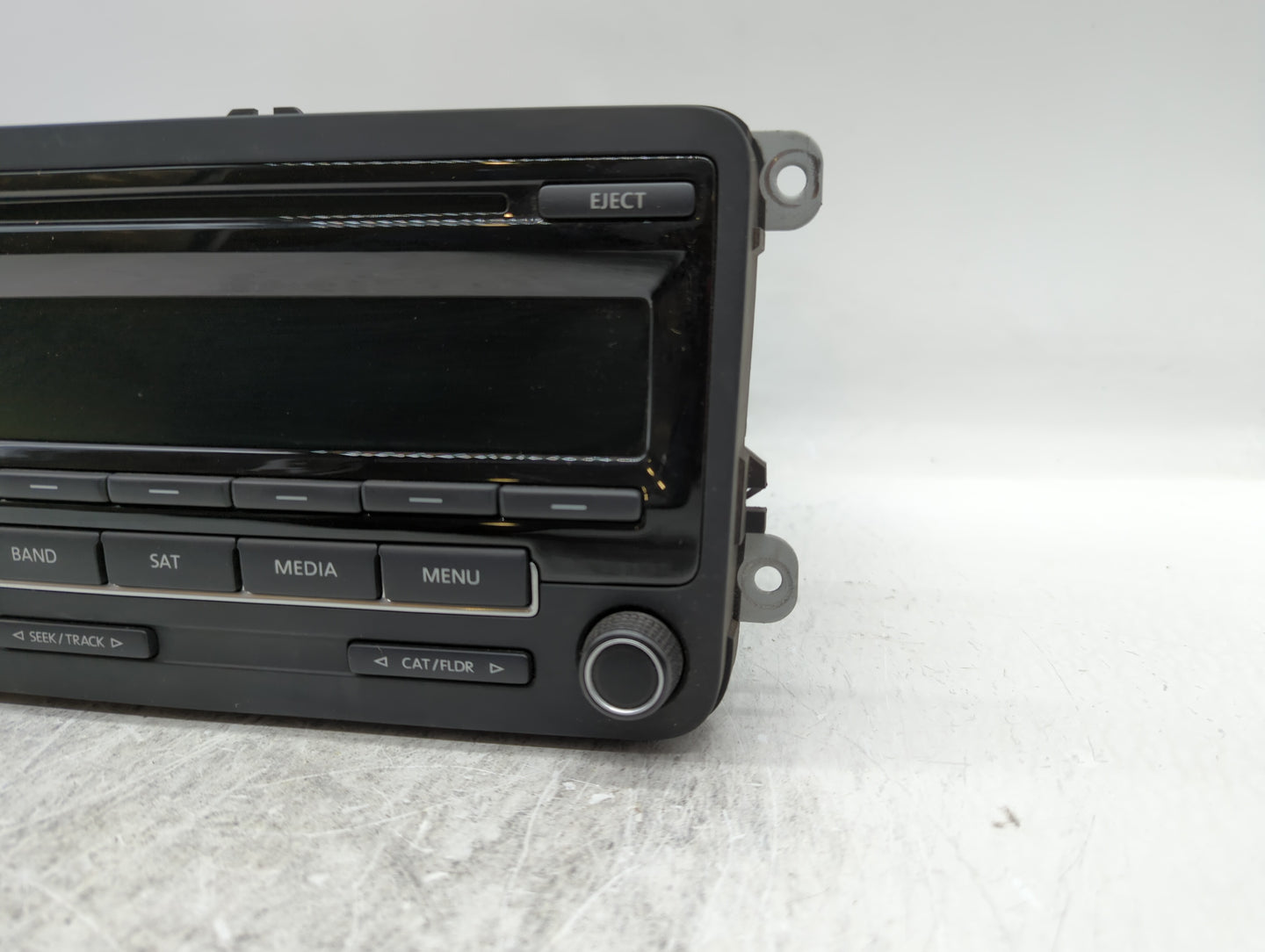 2015-2017 Volkswagen Jetta Am Fm Cd Player Radio Receiver - Oemusedautoparts1.com