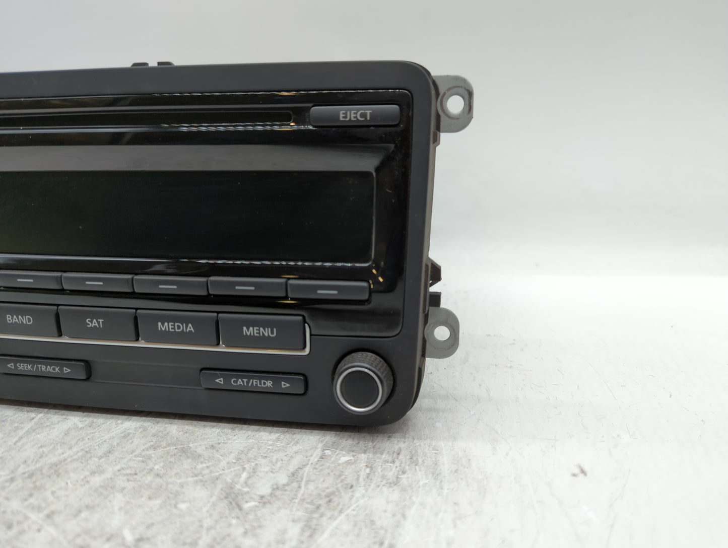 2015-2017 Volkswagen Jetta Am Fm Cd Player Radio Receiver - Oemusedautoparts1.com