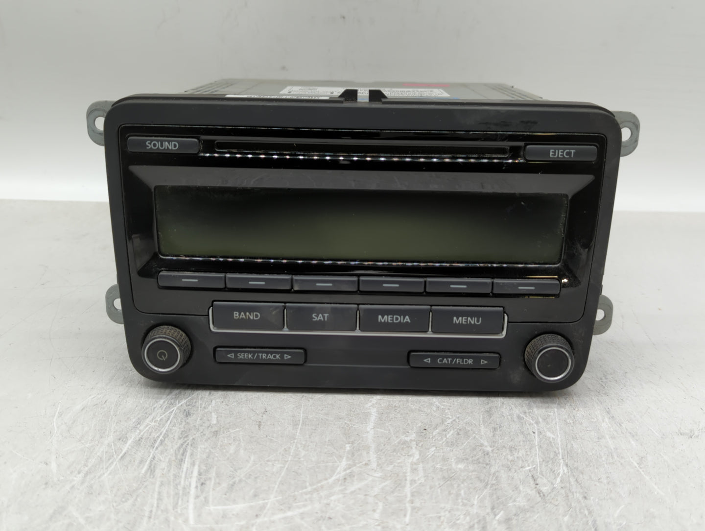 2015-2017 Volkswagen Jetta Am Fm Cd Player Radio Receiver - Oemusedautoparts1.com