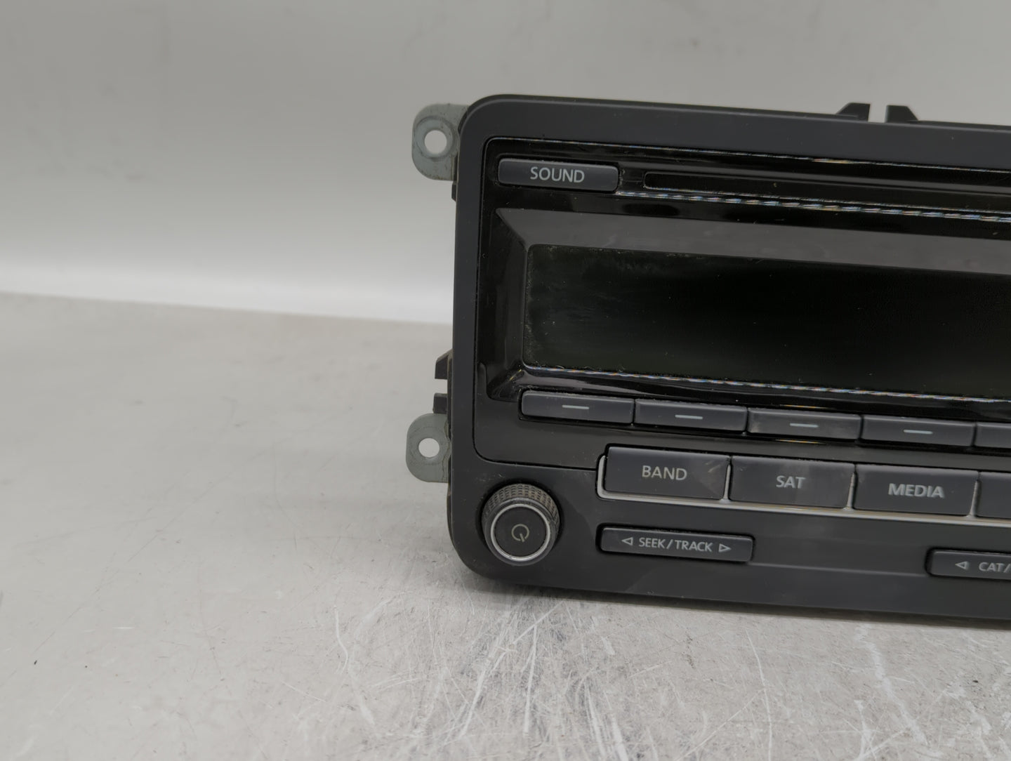 2015-2017 Volkswagen Jetta Am Fm Cd Player Radio Receiver - Oemusedautoparts1.com