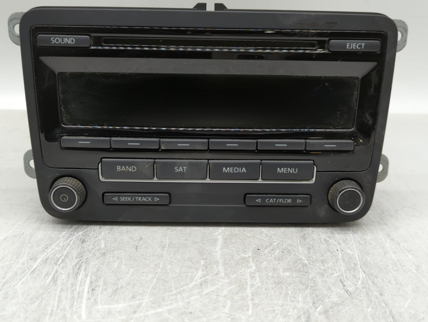 2015-2017 Volkswagen Jetta Am Fm Cd Player Radio Receiver - Oemusedautoparts1.com