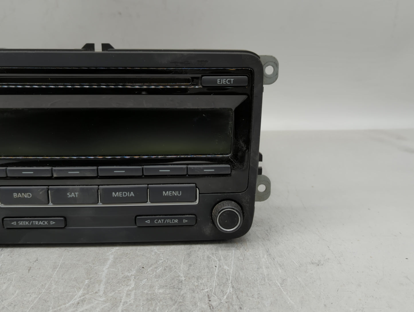 2015-2017 Volkswagen Jetta Am Fm Cd Player Radio Receiver - Oemusedautoparts1.com