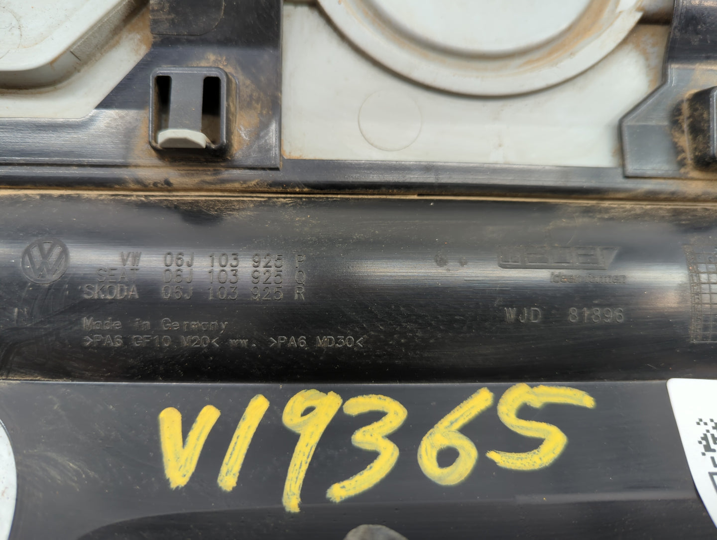 2015 Volkswagen Jetta Engine Cover - Oemusedautoparts1.com