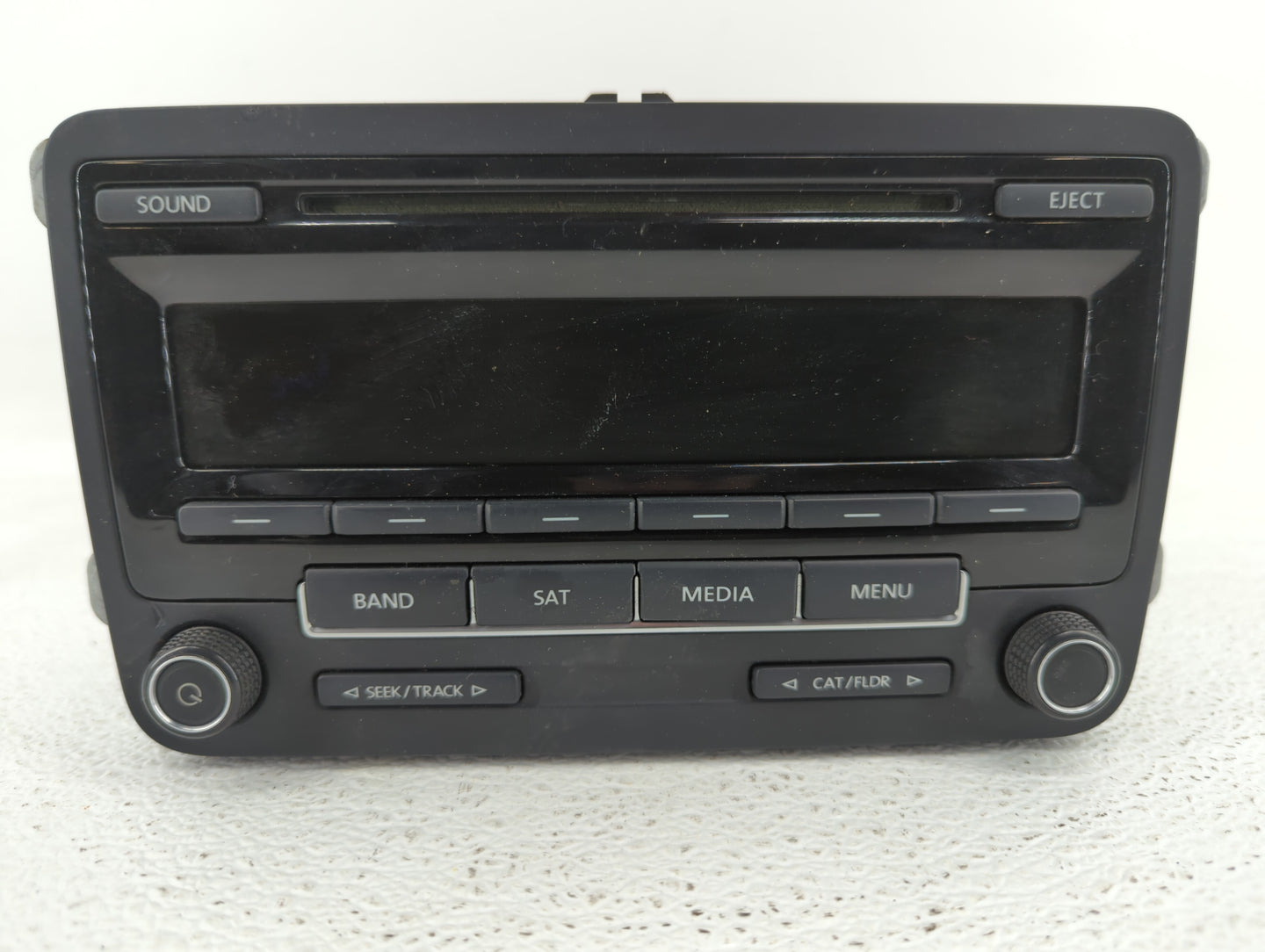 2015-2017 Volkswagen Jetta Am Fm Cd Player Radio Receiver - Oemusedautoparts1.com