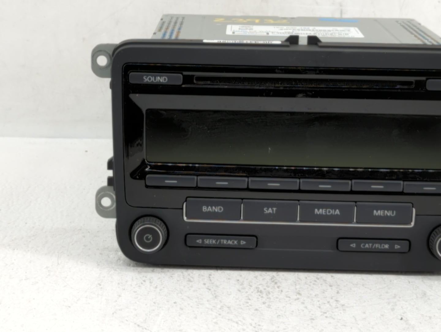 2015-2017 Volkswagen Jetta Am Fm Cd Player Radio Receiver - Oemusedautoparts1.com