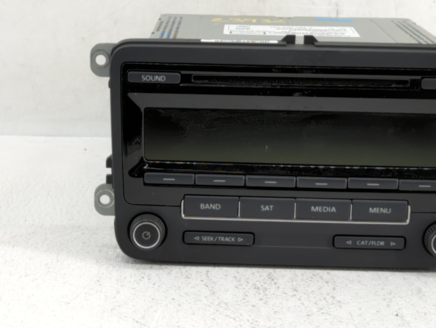 2015-2017 Volkswagen Jetta Am Fm Cd Player Radio Receiver - Oemusedautoparts1.com