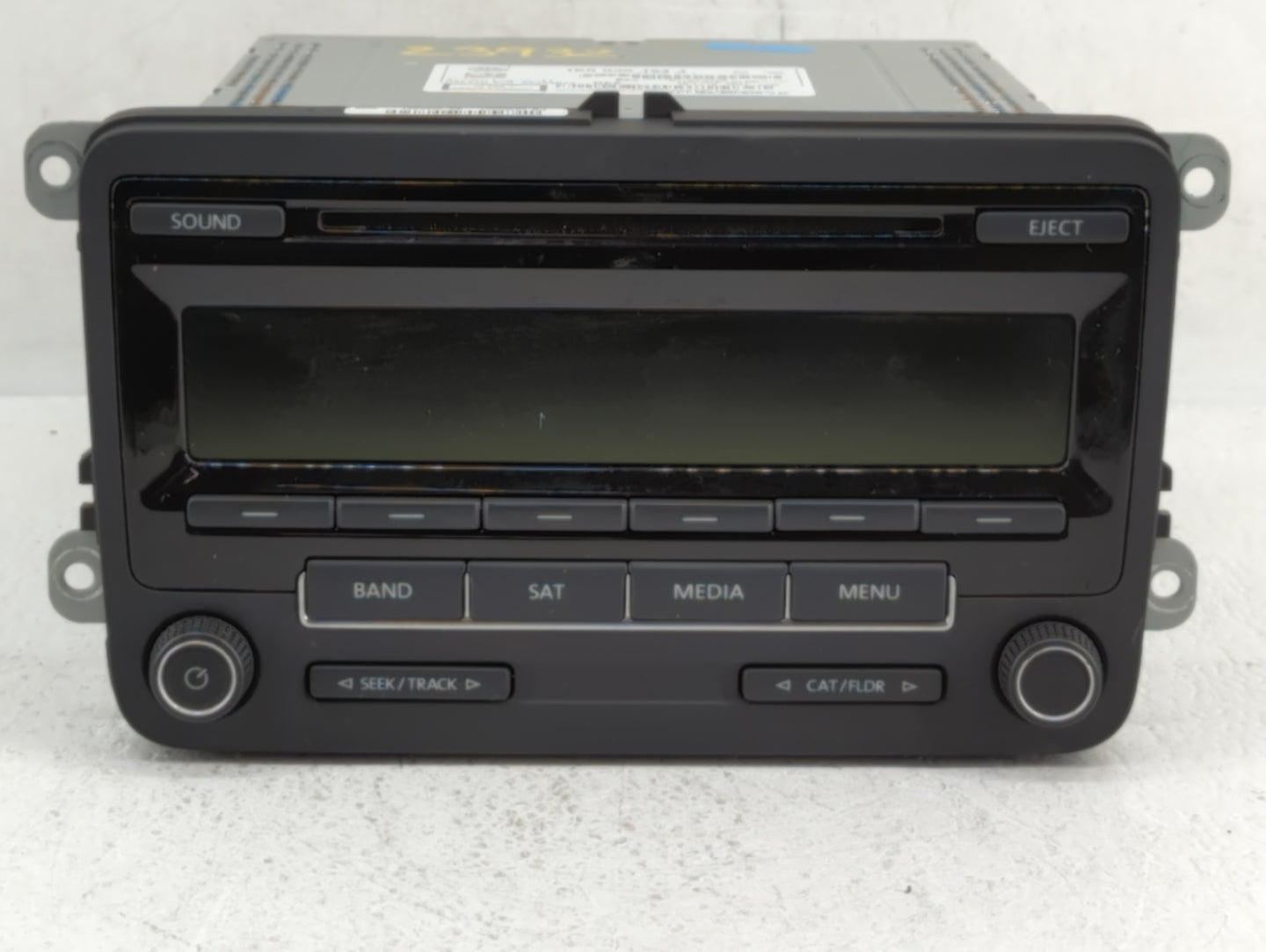 2015-2017 Volkswagen Jetta Am Fm Cd Player Radio Receiver - Oemusedautoparts1.com