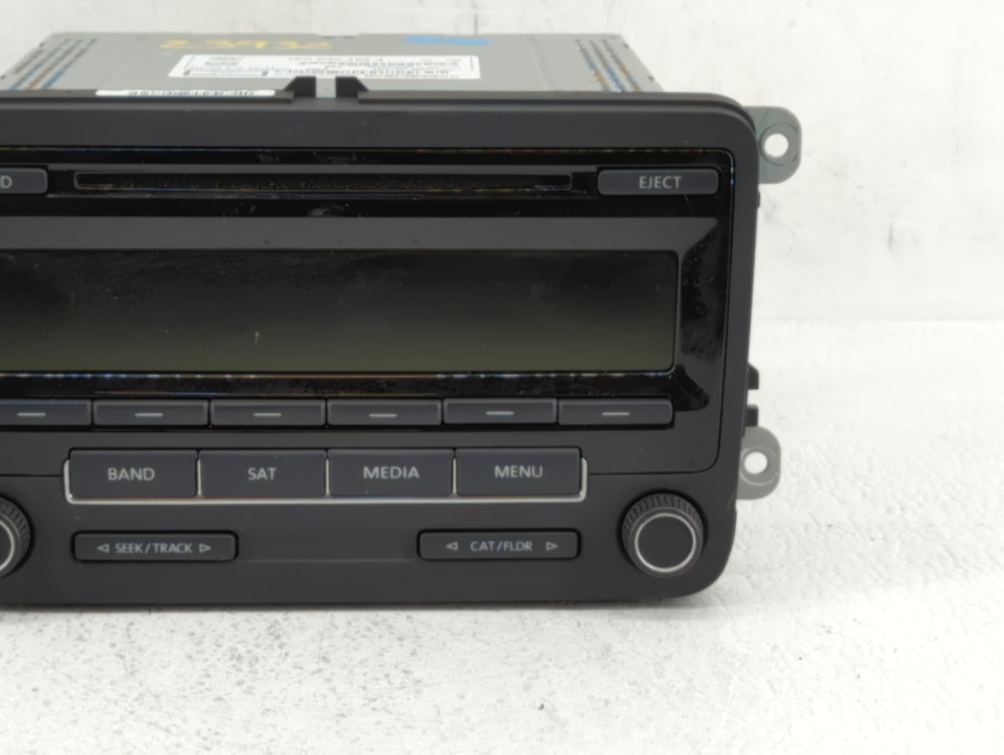 2015-2017 Volkswagen Jetta Am Fm Cd Player Radio Receiver - Oemusedautoparts1.com