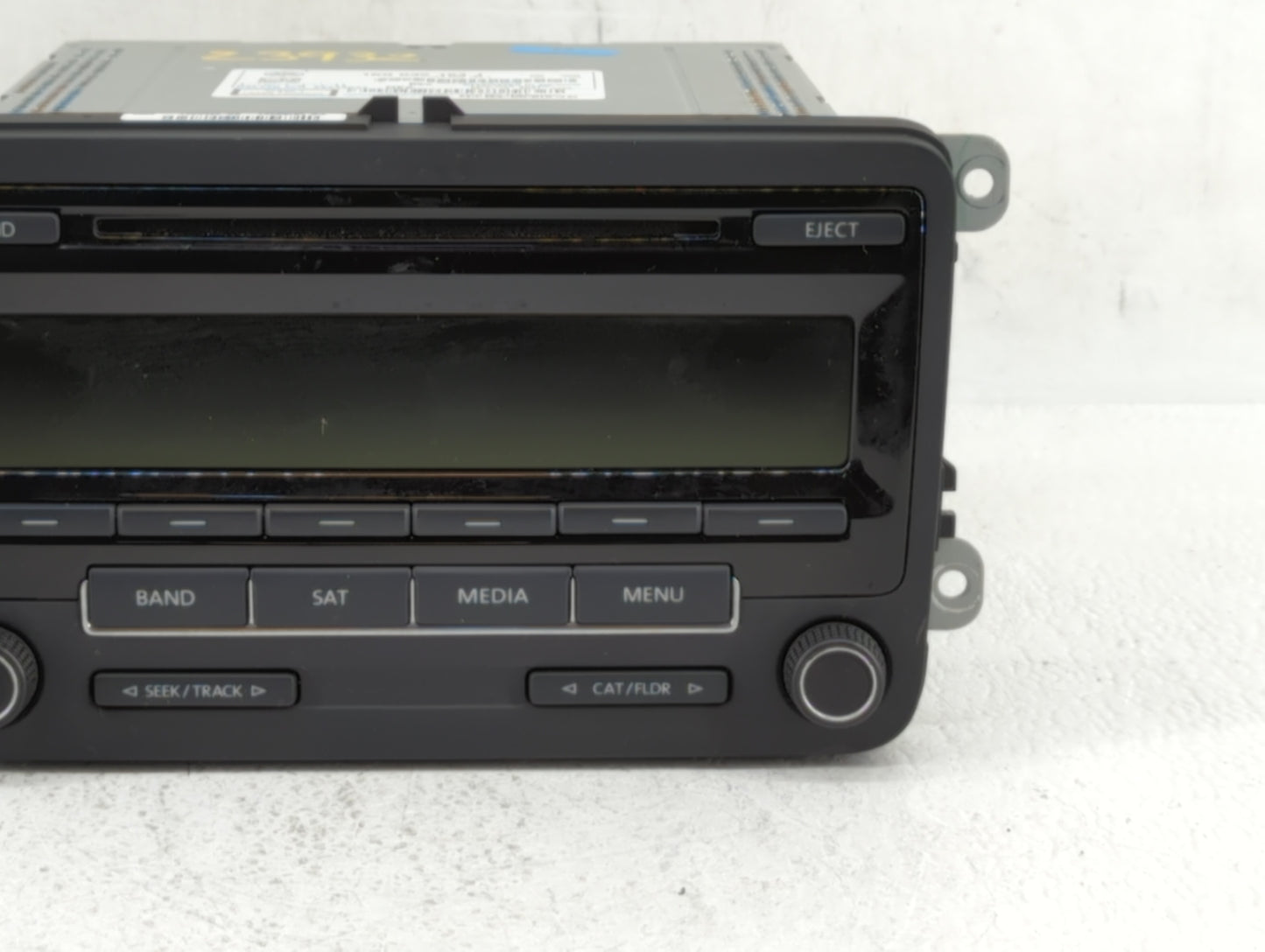 2015-2017 Volkswagen Jetta Am Fm Cd Player Radio Receiver - Oemusedautoparts1.com