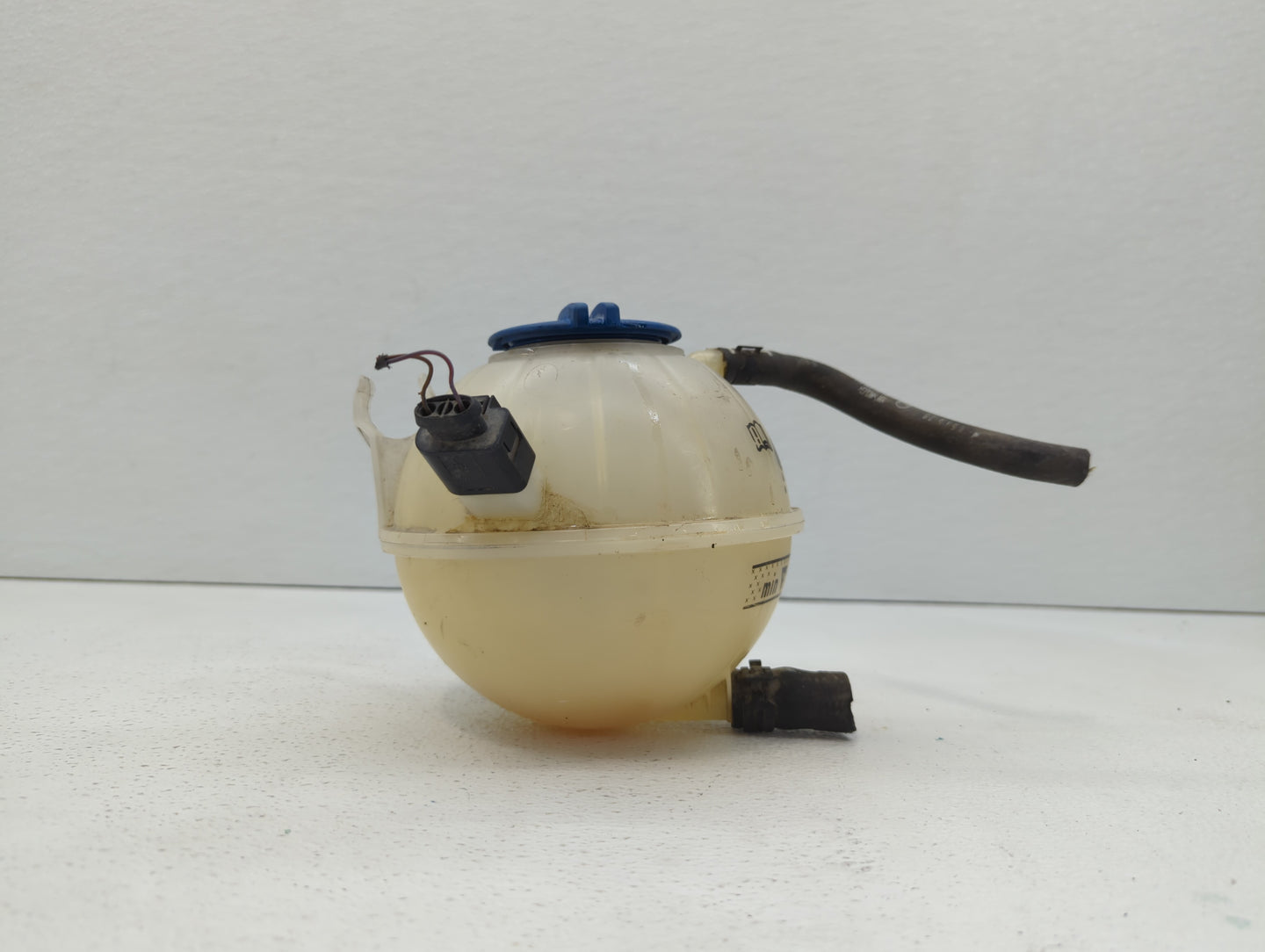 2005 Volkswagen Jetta Radiator Coolant Overflow Expansion Tank Bottle 414136 - Oemusedautoparts1.com