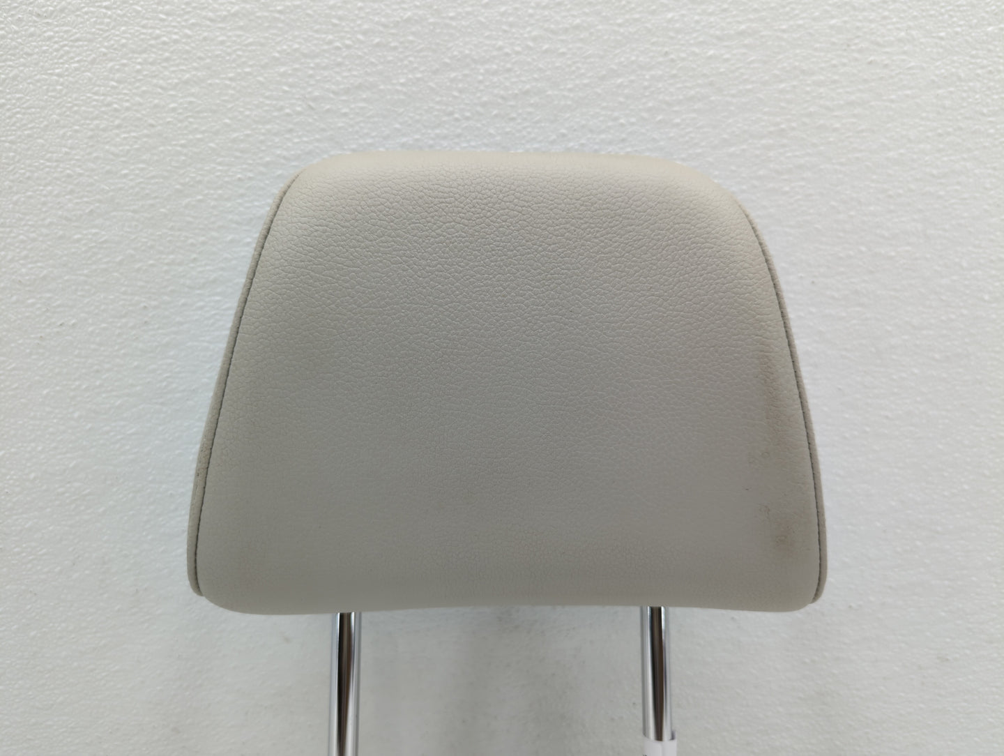 2015-2018 Volkswagen Jetta Headrest Head Rest Front Driver Passenger Seat - Oemusedautoparts1.com