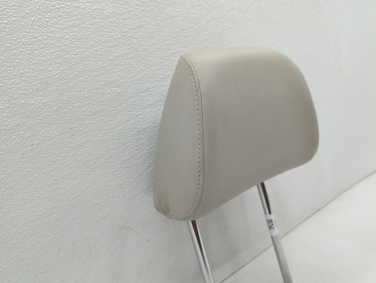 2015-2018 Volkswagen Jetta Headrest Head Rest Front Driver Passenger Seat - Oemusedautoparts1.com