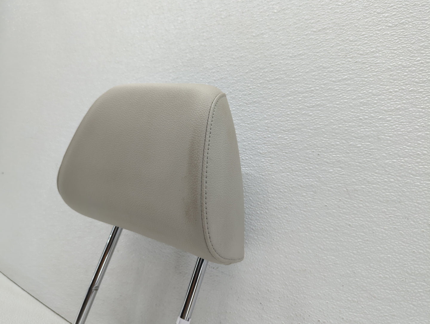 2015-2018 Volkswagen Jetta Headrest Head Rest Front Driver Passenger Seat - Oemusedautoparts1.com