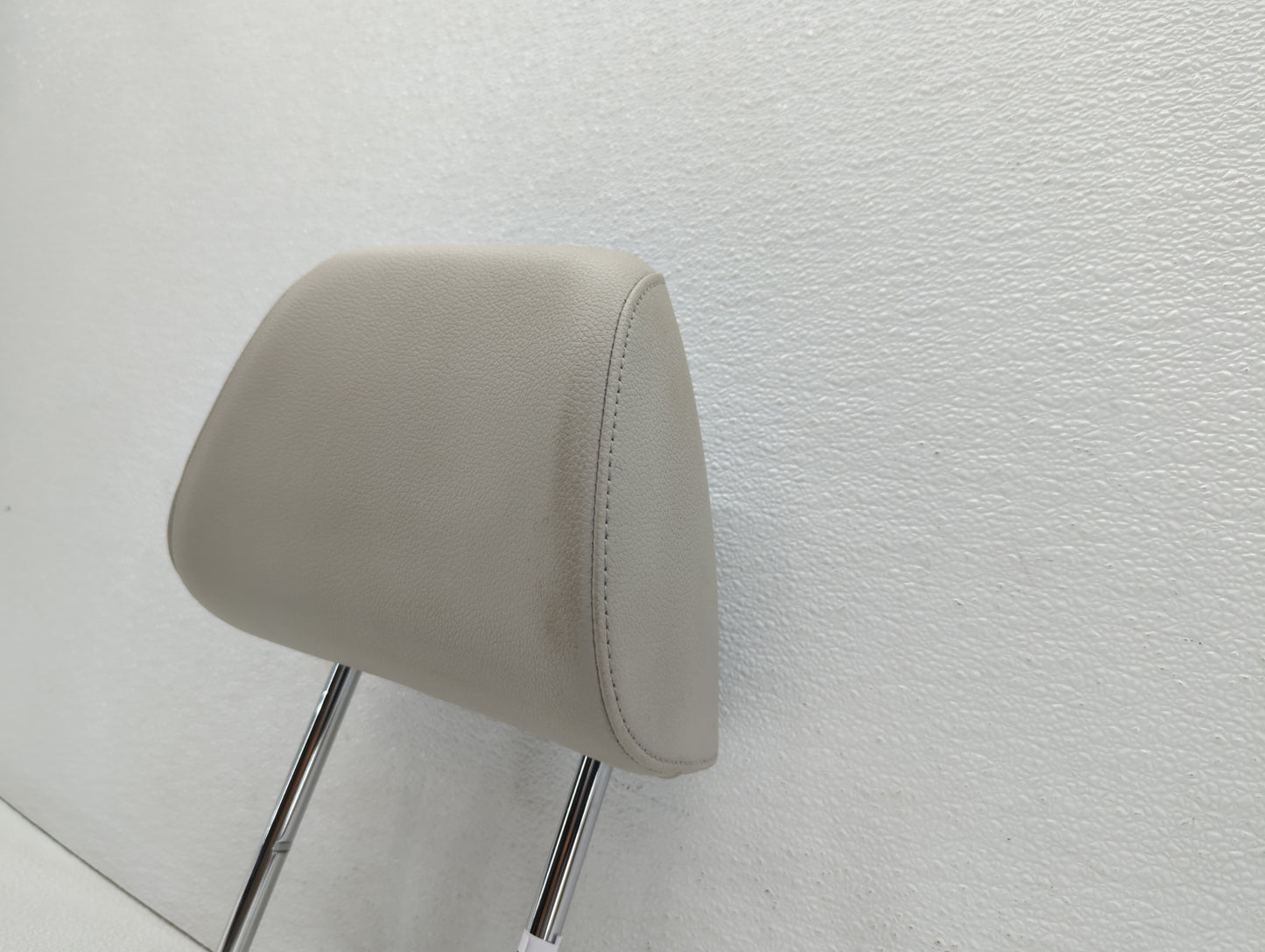 2015-2018 Volkswagen Jetta Headrest Head Rest Front Driver Passenger Seat - Oemusedautoparts1.com